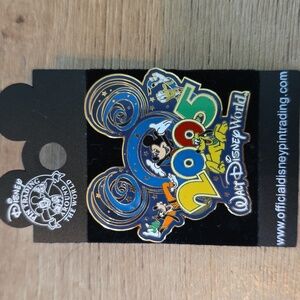 Walt Disney World 2005 Pin with Mickey and Friends